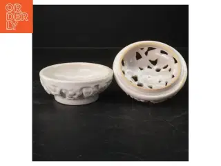 Dekorativ porcelænskrukke med låg fra L. Hjorth (str. Ø  12 cm)