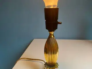Dekorativ vintage bordlampe – klassisk stil