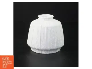 Hvid vase i strik fra Anna Clara Designstudio (str. 10 cm x Ø4 cm)
