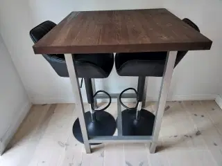 Barbord med to barstole i sort og træ