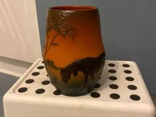 Ipsens enke vase med hest og hare