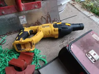 Akku slagboremaskine DEWALT DCH133