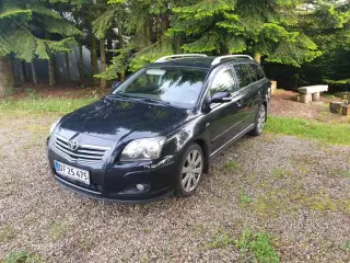 Toyota avensis 2,2 dcat 