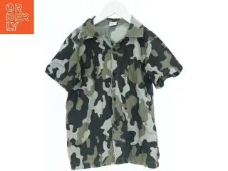 Kortærmet skjorte med camouflage mønster fra VRS (str. 134)