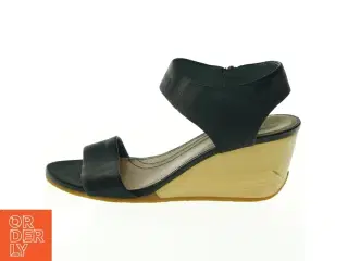 Sorte kilehælsandal fra Camper (str. 39)
