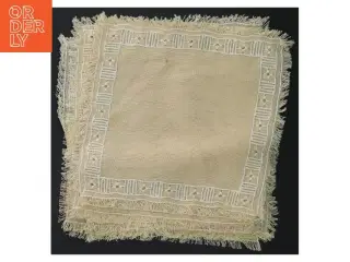 Håndbrodetede servietter (str. 7 styk. 17,5 x. 18 cm)