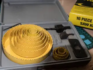 Kop-bor-sæt  16 dele med bor-adaptor.