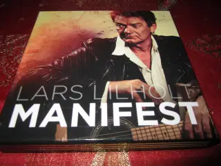 LARS LILHOLT. MANIFEST. Boks.