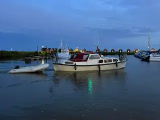 Motorbåd med 6 sovepladser