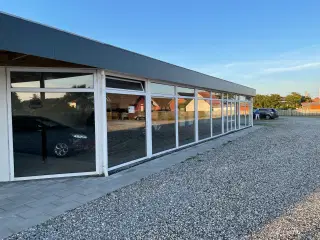 Velindrettet værksted/lager med autolift i Tørringhuse