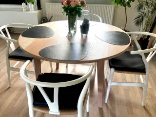 Spisebord i massivt egetræ hvidolieret ø130