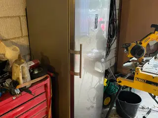 Stort køleskab virker og er i fin stand