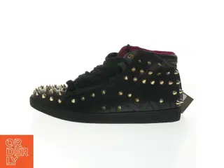Sorte sneakers med nitter fra Pieces (str. 38 )