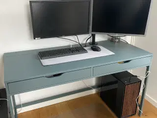Alex skrivebord fra IKEA - 4 måneder