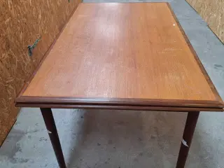 Teak spisebord