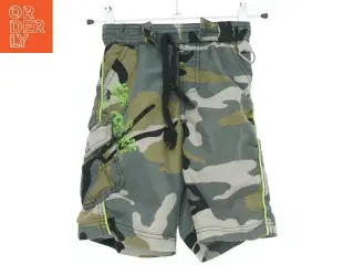 Grøn camouflage shorts fra Entry (str. 116)