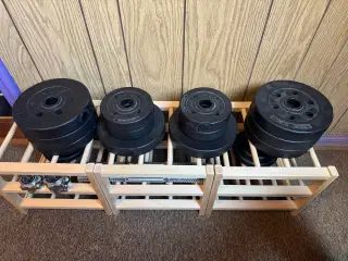 Håndvægtesæt med tilhørede reoler