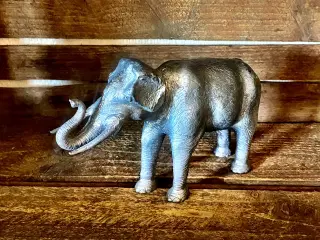 * Unik sølvfarvet elefant - i jern