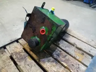 John Deere 1085 Hydrauliktank AH36934