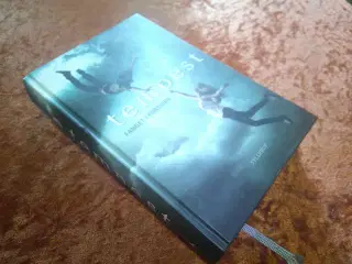 Tempest - fanget i fortiden,  Julie Cross