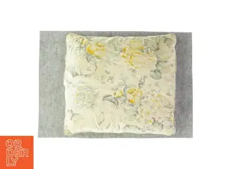 Pude med blomsterprint fra Ukendt (str. LB:42x40cm)