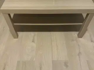 Sofabord i egetræsmønster med hvid bejdse 