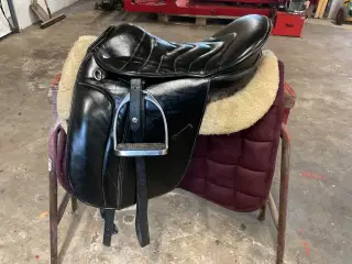 Sadel med stigbøjler