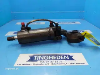 Masset Ferguson 690 Styrecylinder 1605121M92