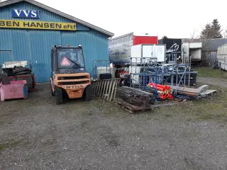 Søges Gaffeltruck, med lukket fører hus, friløft.