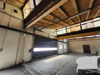 Attraktivt isoleret lagerlejemål på 400 - m²  Lynge