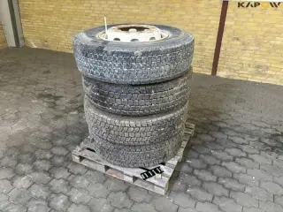 - - - 295/80-R22.5