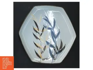 Porcelænsfad med bladmotiv fra Royal Copenhagen (str. Ø 20 cm)