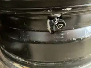 Stålfælge med TPMS ventiler sælges