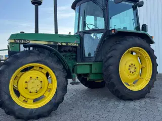 John Deere 2850