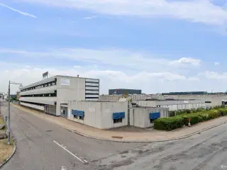 Lagerlokale 219 m² til leje i Albertslund – tæt på motorvej og offentlig transport