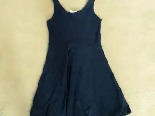 H&M sort kjole str 134-140 cm 8-10 år
