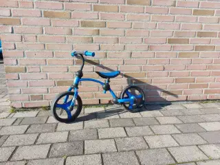 Blå løbecykel