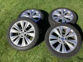 Dæk på alufælge fra Skoda Octavia