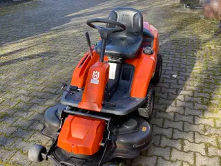 Husqvarna R216 havetraktor inkl. klippebord