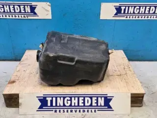New Holland 7740 Dieseltank 82847556