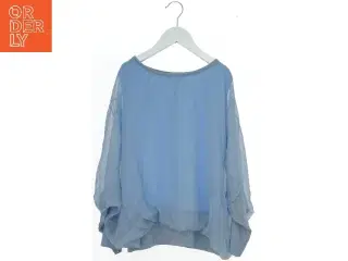 Transparente blå bluse med grå nederdel fra Creme Fraiche (str. XL)