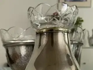 Sølvskål og vase med glasindsats