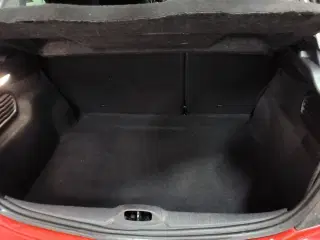 Peugeot 208 1,6 BlueHDi 100 Strike
