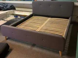 Kongsberg sengeramme 160x200cm. 