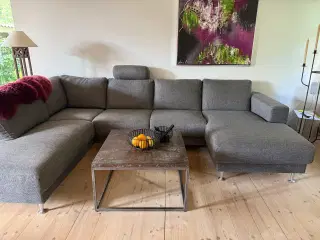 Stor sofa med masser af plads som vist. 