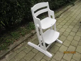 Baby Dan højstol i hvid . nypris 2300 kr.