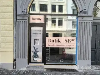 Butik med stor synlighed – mellem søerne og Nørreport
