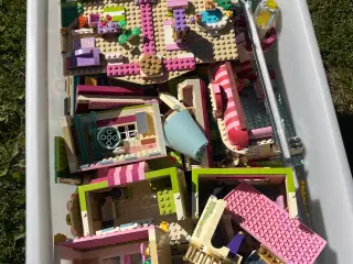 En stor kasse blandede LEGO FRIENDS