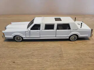 Modelbil: Lincoln Limousine.  Skala 1/24.
