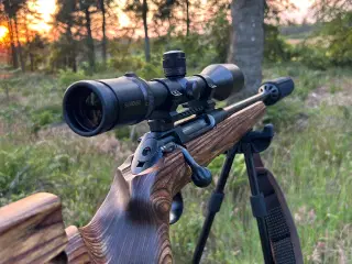 Sauer 100 med GRS, Swarovski kikkert og lyddæmper